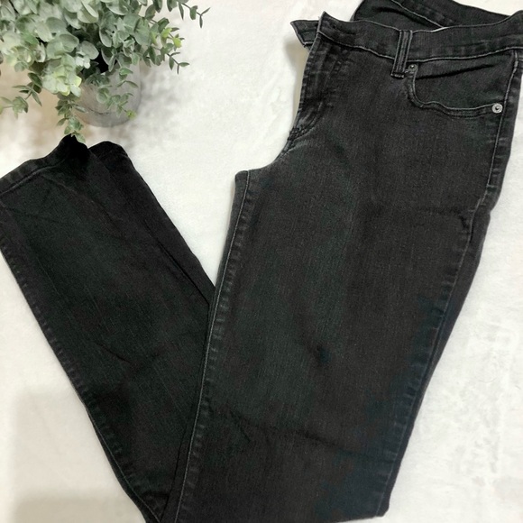 Old Navy Denim - Sz 8 Old Navy The Flirt Jeans
